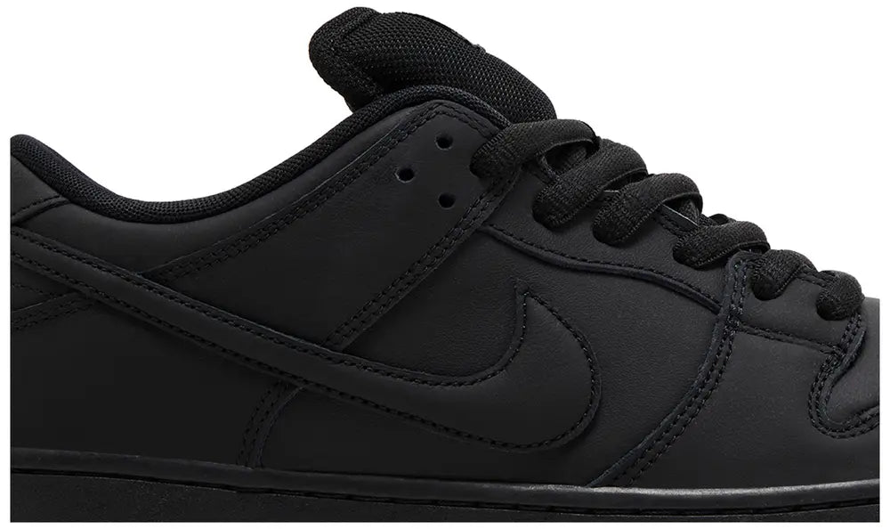 Nike SB Dunk Low "Triple Black"