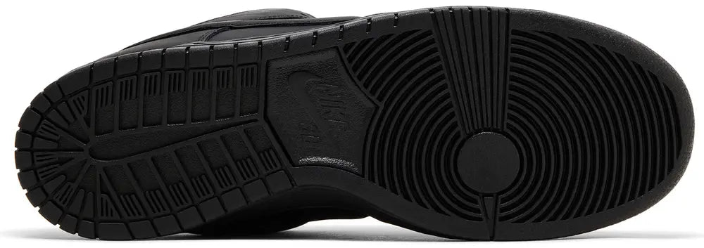Nike SB Dunk Low "Triple Black"