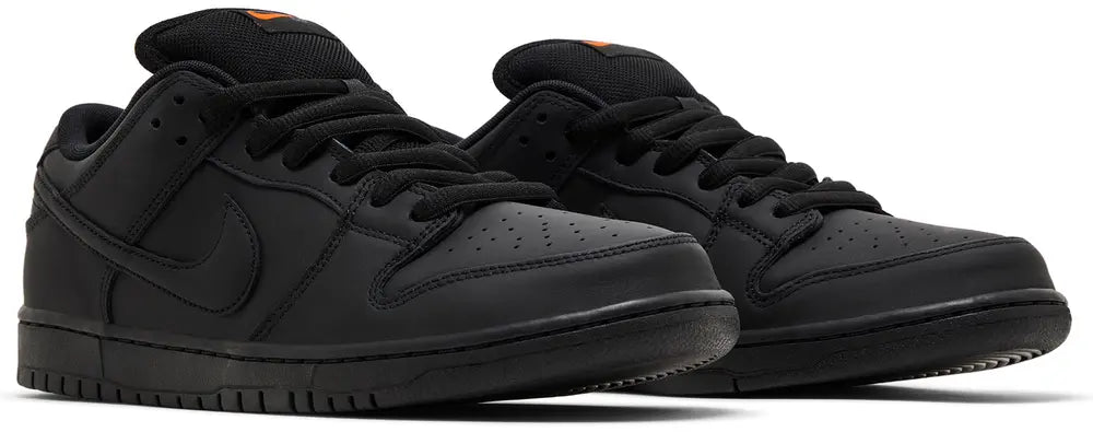 Nike SB Dunk Low "Triple Black"